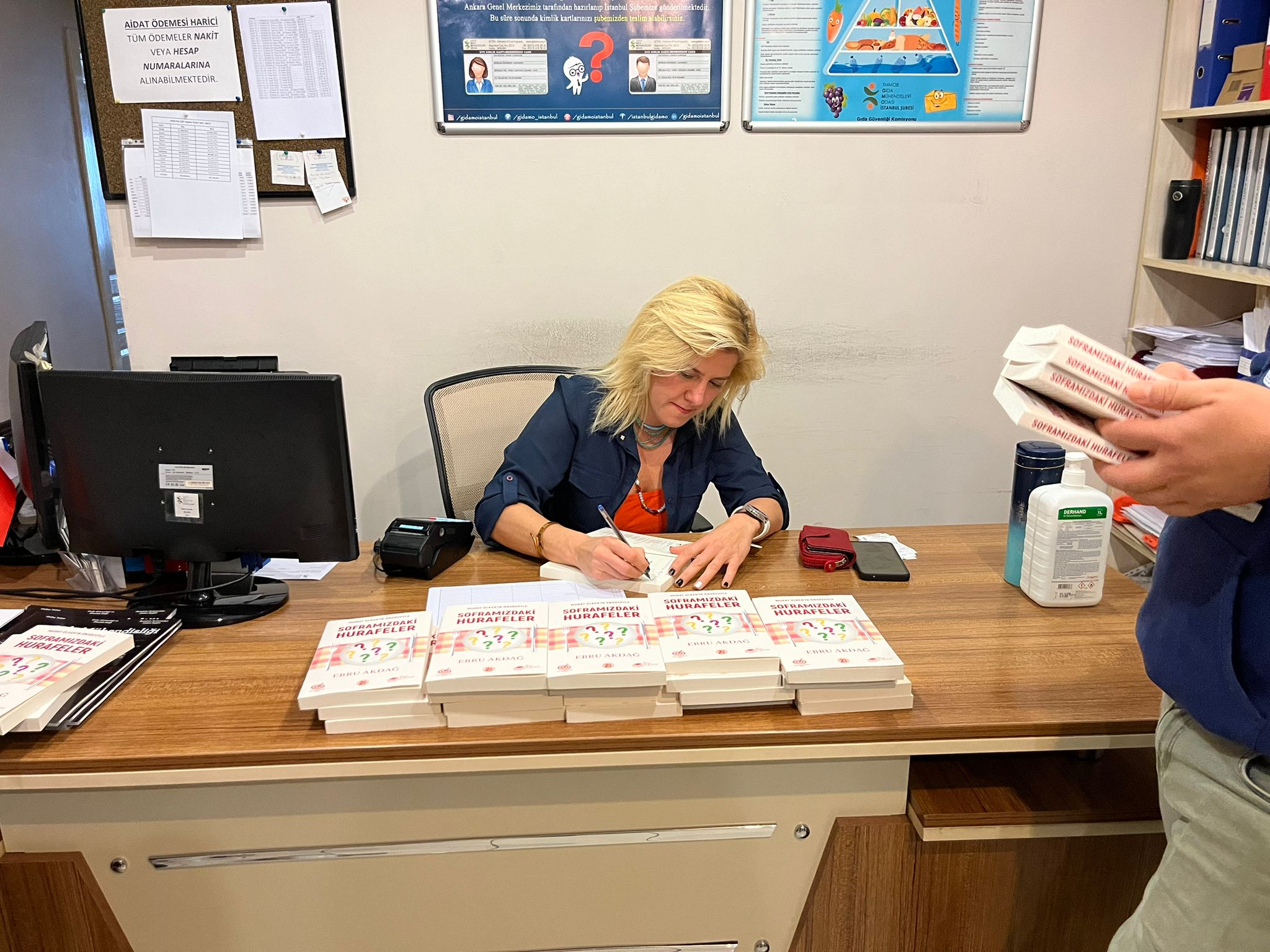 SOFRAMIZDAKİ HURAFELER KİTABININ YAZARI EBRU AKDAĞ İLE SÖYLEŞİ VE İMZA GÜNÜ GERÇEKLEŞTİRDİK!