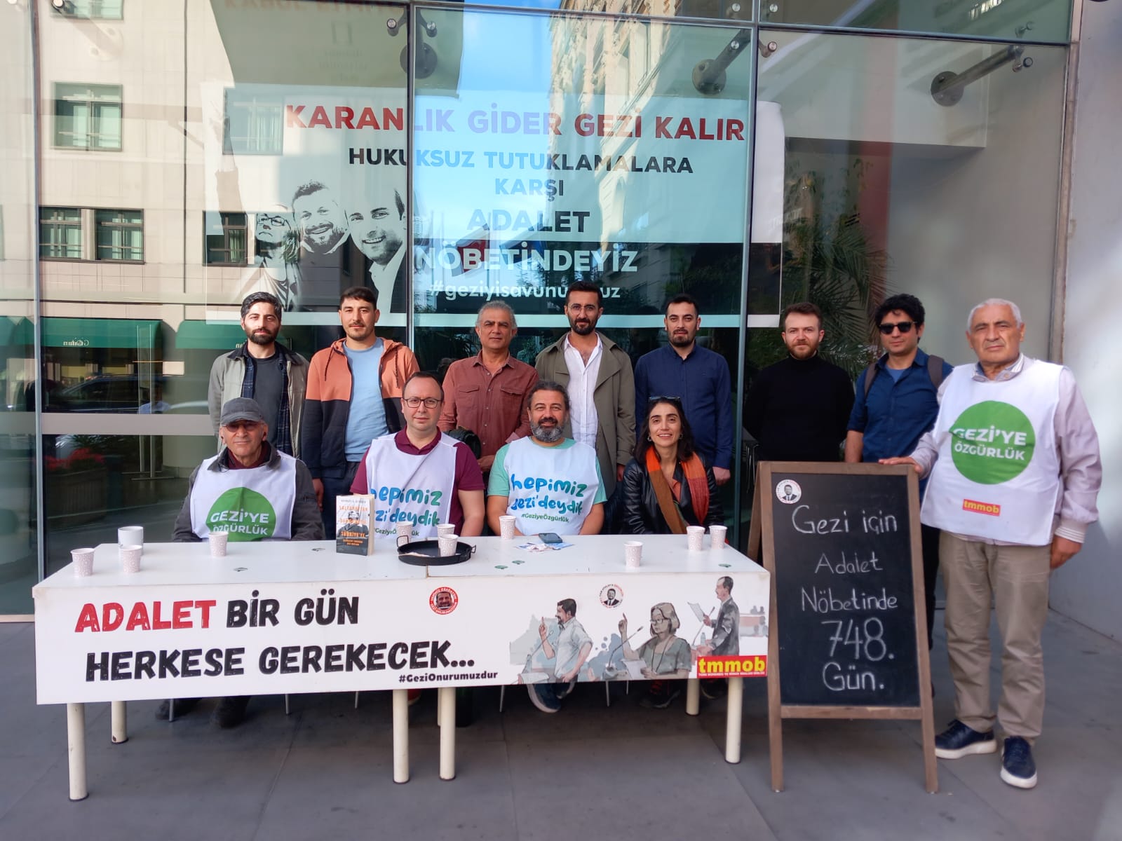 HUKUKSUZ GEZİ TUTUKLAMALARINA KARŞI 748. GÜNÜNDE ADALET NÖBETİMİZ DEVAM EDİYOR!