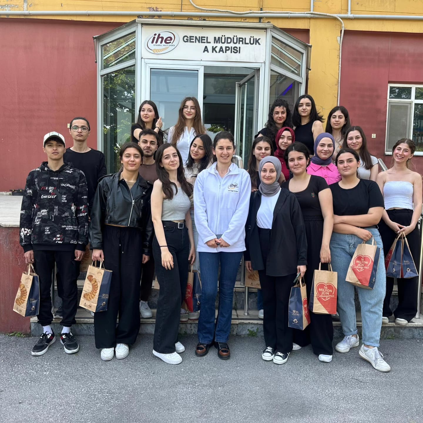 İSTANBUL AYDIN ÜNİVERSİTESİ ÖĞRENCİ TEMSİLCİLİĞİMİZ (GIDAMO İAÜ) İSTANBUL HALK EKMEK FABRİKASINA TEKNİK GEZİ GERÇEKLEŞTİRDİ!