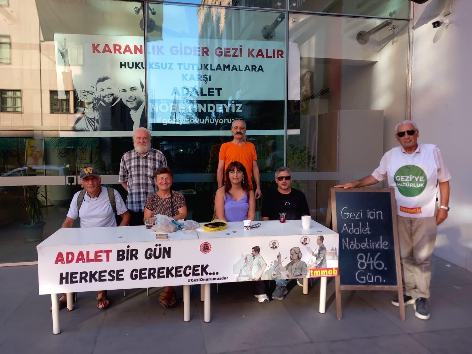 HUKUKSUZ GEZİ TUTUKLAMALARINA KARŞI 846. GÜNÜNDE ADALET NÖBETİMİZ DEVAM EDİYOR!