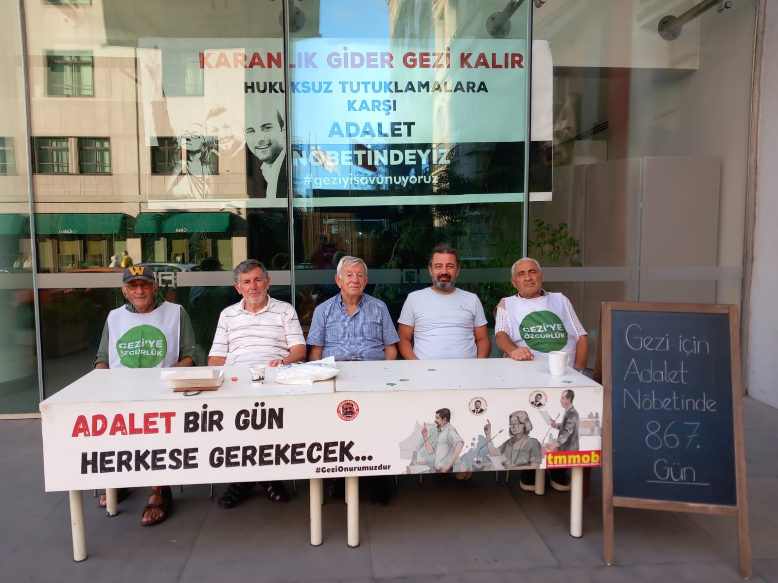 HUKUKSUZ GEZİ TUTUKLAMALARINA KARŞI 867. GÜNÜNDE ADALET NÖBETİMİZ DEVAM EDİYOR!