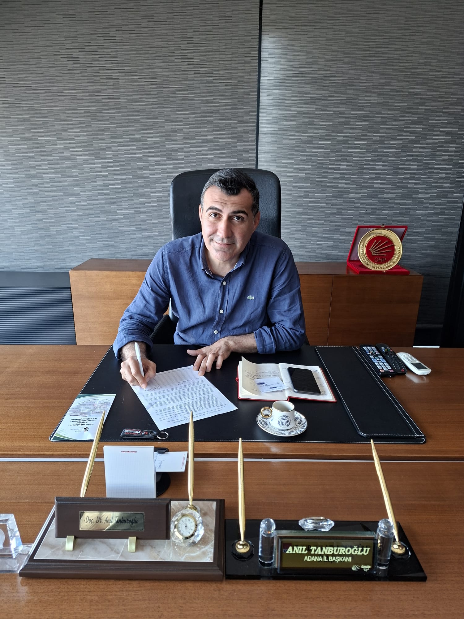 Cumhuriyet Halk Partisi Adana Seçilmiş İl Başkanı Sayın Doç. Dr. Anıl Tanburoğlu imza kampanyamıza destek verdi.Kıymetli destekleri için teşekkür ederiz.