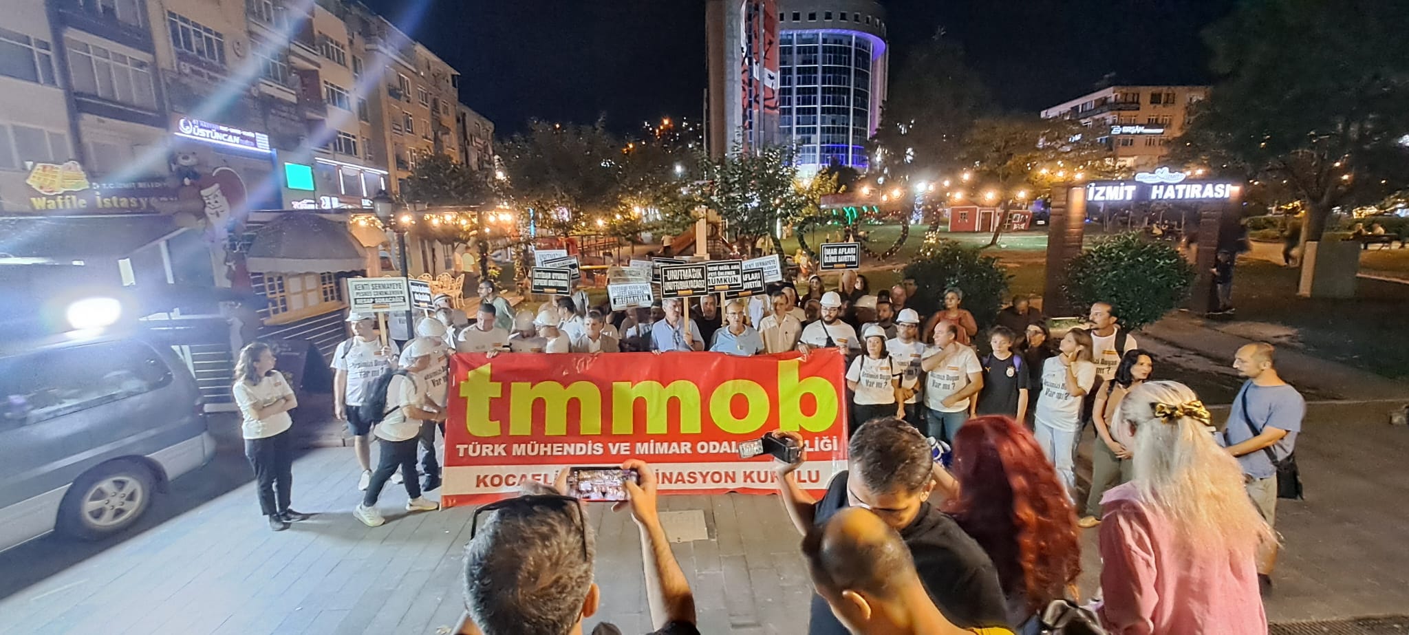 "Deprem Değil İhmaller ve Rant Öldürür!"