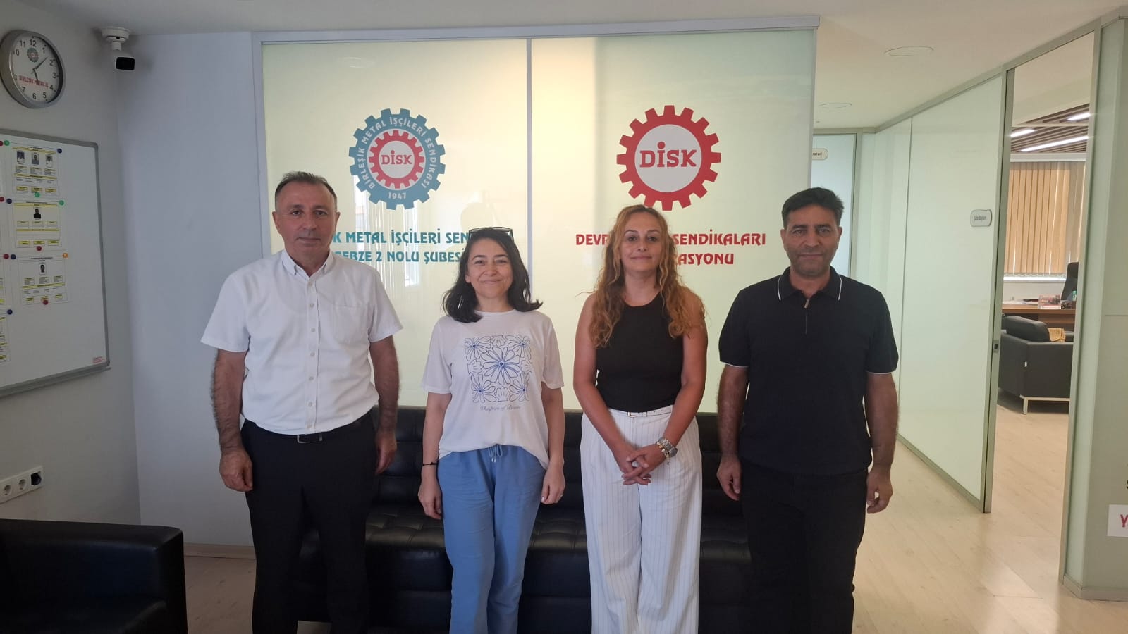 DİSK Birleşik Metal-İş Sendikası Gebze 2 Nolu Şube ve Lastik-İş Sendikası Gebze Şube'yi ziyaret ettik.
