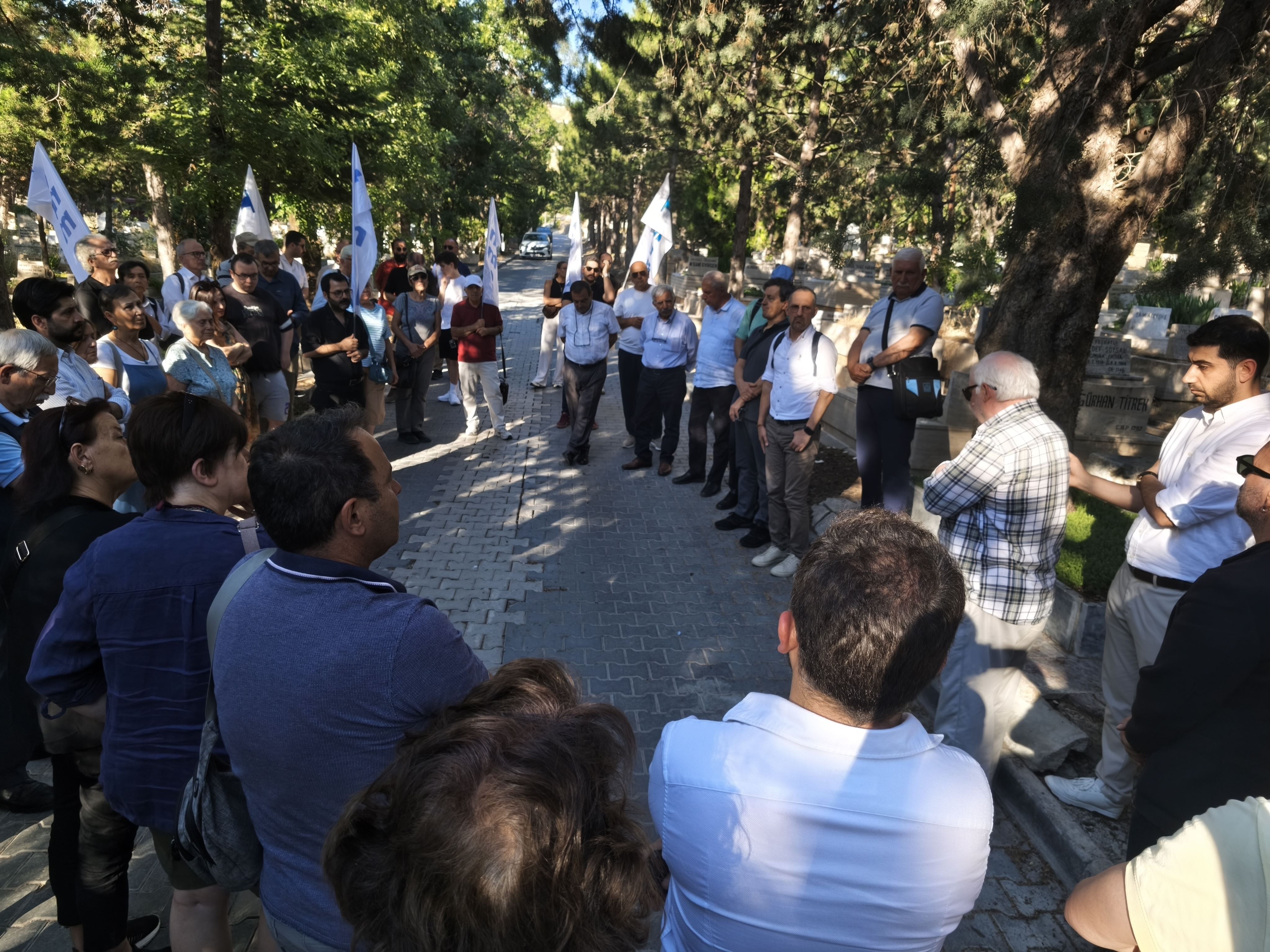 TMMOB’nin Unutulmaz Başkanı Teoman Öztürk’ü Ölümünün 32. Yılında Mezarı Başında Andık.