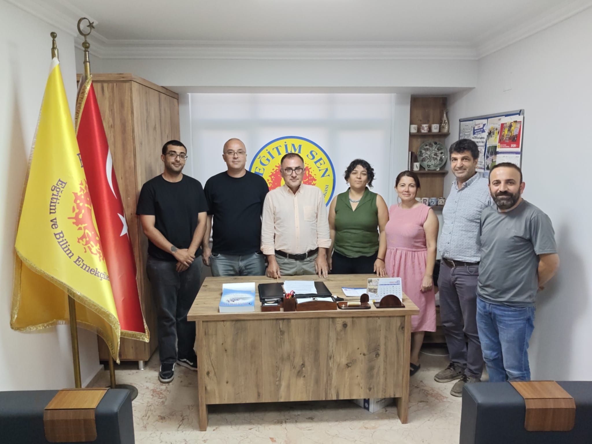 Odamız tarafından Halk Sağlığı ve Mesleki Haklarımızın geliştirilmesi amacıyla başlatılan "Gıda Güvenliği Ancak Gıda Mühendisi İle Mümkündür" kampanyamızın tanıtımı ve imza kampanyamıza destek için KESK'e bağlı Eğitim Sen Adana Şubesini ziyaret ettik. Des