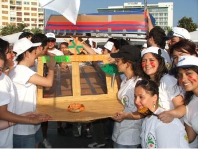 KARTONDAN TEKNELER YARIŞMASINI EKMEK TEKNESİ KAZANDI