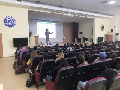 ÜNİVERSİTE YAŞAMINA GEÇİŞ DERSİNDE ODA VE ÖĞRENCİ TEMSİLCİLİĞİ TANITIMI YAPTIK