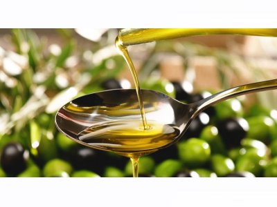 GIDAHATTICOM: ZEYTİNYAĞININ RENGİ KALİTE GÖSTERGESİ Mİ