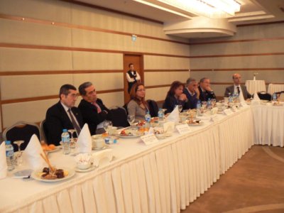 SÜT VE SÜT ÜRÜNLERİ BASIN AÇIKLAMASIUZMAN OLMADIKLARI KONUDA YANLIŞ BİLGİ VEREN AKADEMİSYENLER HALKI YANILTIYOR
