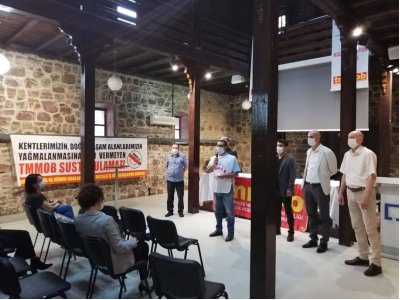 TMMOB`NİN SEÇİM YÖNTEMİNİ DEĞİŞTİRME DÜZENLEMESİNE KARŞI GEÇMİŞ DÖNEM KOCAELİ İKK SEKRETERLERİ TARAFINDAN TMMOB KOCAELİ İL KOORDİNASYON KURULU BİLEŞENLERİNİN DE KATILIMIYLA BİR BASIN AÇIKLAMASI YAPILDI