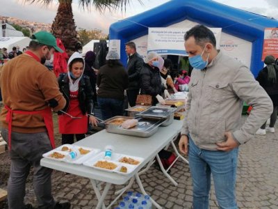 EVRENSEL GAZETESİ: "İZMİR`DEKİ ÇADIR YAŞAM ALANLARI DENETİMSİZ"