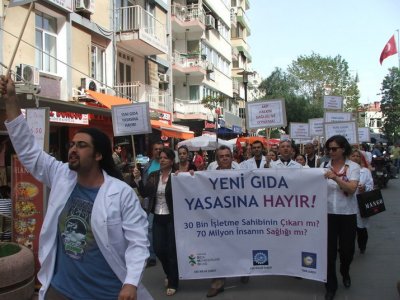 17 NİSANDA SEVİNÇİN ÖNÜNDEYDİK 