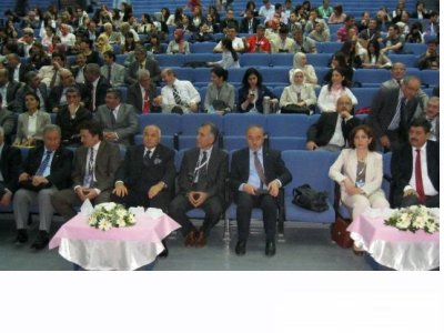 III GELENEKSEL GIDALAR SEMPOZYUMU KONYA‘DA YAPILDI
YOĞUN KATILIM İLE GERÇEKLEŞTİRİLEN SEMPOZYUMDA 420 BİLDİRİ SUNULDU…
