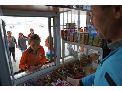 EVRENSEL EGE: KANTİN DENETİMLERİ YETERSİZ FİYATLAR EL YAKIYOR