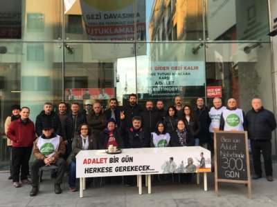 HUKUKSUZ GEZİ TUTUKLAMALARINA KARŞI ADALET NÖBETİMİZ DEVAM EDİYOR