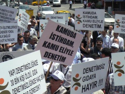 TMMOB GIDA MÜHENDİSLERİ ODASI ZİRAAT MÜHENDİSLERİ ODASI VE KİMYA MÜHENDİSLERİ ODASI‘NCA 29 MAYIS 2010 CUMARTESİ GÜNÜ KOCATEPE KÜLTÜR MERKEZİ ÖNÜNDE BİR BASIN AÇIKLAMASI YAPILDI