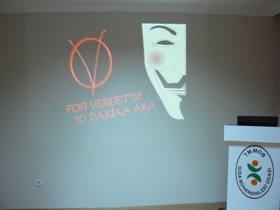 ODAMIZDA ÜYELERİMİZLE BİRLİKTE V FOR VENDETTA” FİLMİNİ İZLEDİK