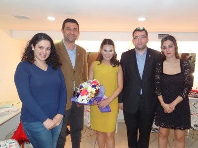 BANA ESMEYİ ANLAT ADLI TİYATRO OYUNUNU SEYR ETTİK