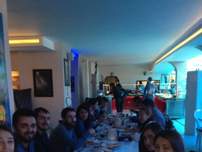 TMMOB GIDA MÜHENDİSLERİ ODASI MERSİN ŞUBESİ OLARAK 08122013 PAZAR GÜNÜ ÜYELERİMİZ VE ÖĞRENCİ ÜYELERİMİZ İLE BİRLİKTE YASEMİN GARDEN`DA KAHVALTI`DA BULUŞTUK