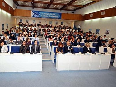 İZMİR KENT KONSEYİ GENÇLİK MECLİSİ 1 OLAĞAN GENEL KURULU YAPILDI