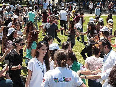 GELENEKSEL MAYIS ŞENLİĞİMİZİN 11SİNİ BU YIL DENİZLİ`DE GERÇEKLEŞTİRDİK