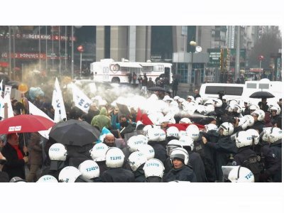 BASIN AÇIKLAMASI YAPMAK İSTEYEN TMMOB ÜYELERİNE MÜDAHALE