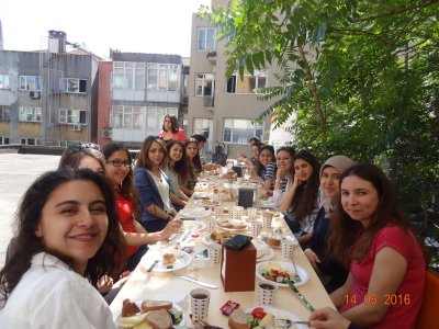 YILDIZ TEKNİK ÜNİVERSİTESİ ÖĞRENCİLERİ KAHVALTIDA BULUŞMUŞTUR