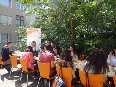 YILDIZ TEKNİK ÜNİVERSİTESİ ÖĞRENCİLERİ KAHVALTIDA BULUŞMUŞTUR