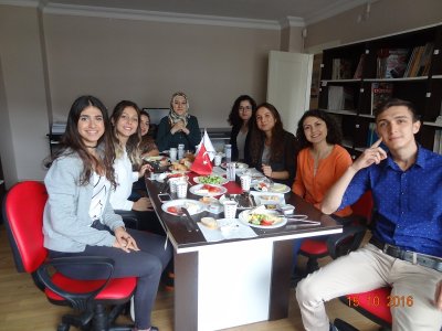 YILDIZ TEKNİK ÜNİVERSİTESİ ÖĞRENCİLERİMİZ KAHVALTIDA BULUŞMUŞTUR