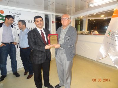 MESLEKTE 30 YILINI DOLDURAN ÜYELERİMİZE PLAKET VERİLDİ