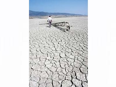 İZMİR`İN SU SORUNLARI VE POLİTİK YAKLAŞIMLAR SEMPOZYUMU DÜZENLENDİ